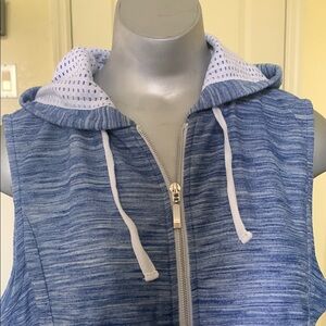 Weekends by Chico’s Blue Sleeveless Zip-Up Hoodie